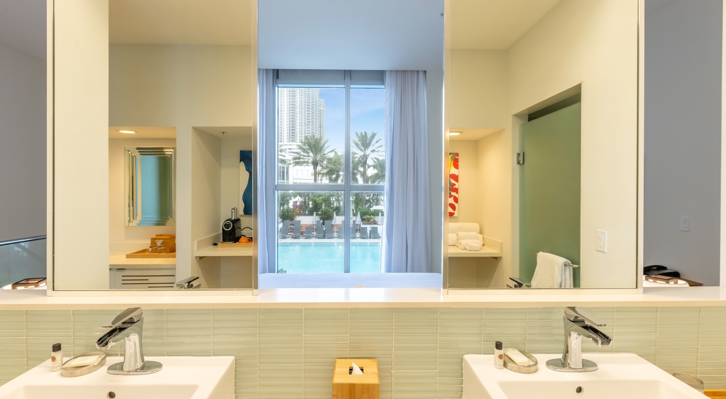 Upper floor Bathroom | Bi-Level Loft with Patio