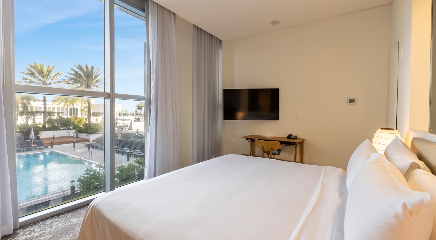 Upperfloor Bedroom | Bi-Level Loft with Patio